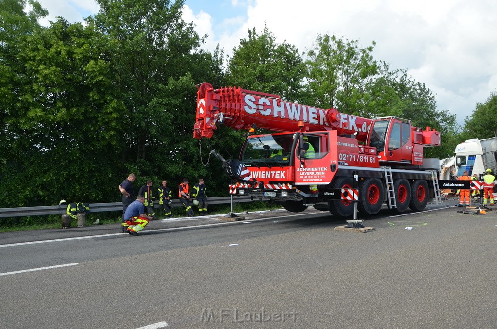 Schwerer VU A 1 Rich Koeln hinter AS Burscheid P459.JPG - Miklos Laubert